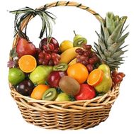 Кошик з фруктами