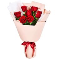 Букет квітів із 7 червоних троянд