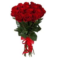 Букет із 15 червоних імпортних троянд