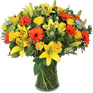 Букет квітів із 5 лілій, 11 гербер, 15 троянд і 4 хризантем