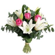 Букет із 4 лілій і рожевих троянд