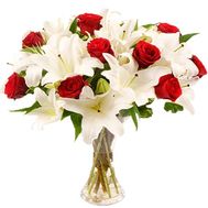 Букет квітів із 7 лілій і 11 троянд