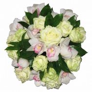 Букет із 11 троянд і 10 орхідей