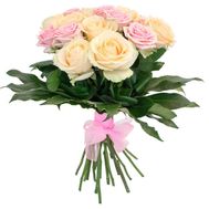 Букет із 15 різнокольорових троянд