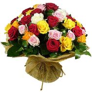 Букет квітів із 55 різнокольорових троянд