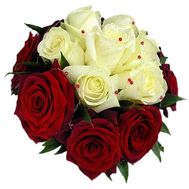 Букет квітів із 17 різнокольорових троянд