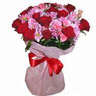 Букет із 20 троянд і 5 хризантем