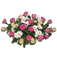 Кошик з 21 троянди і 4 хризантем