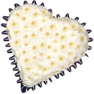 Серце із 15 хризантем