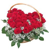 Серце із 27 червоних троянд