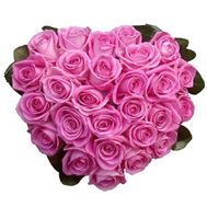 Серце із 27 рожевих троянд