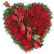 Серце із 75 червоних троянд