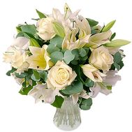 Букет квітів із 5 троянд і 3 лілій