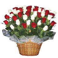 Кошик з 45 троянд