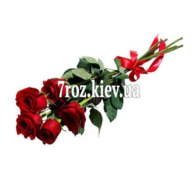 Букет із 5 червоних троянд