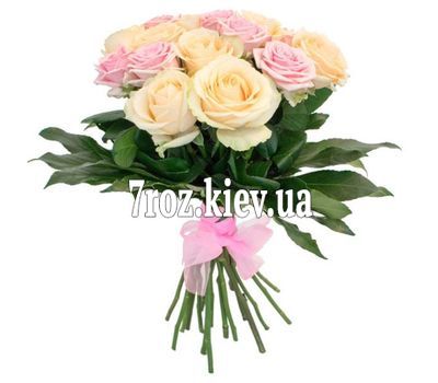 Букет із 15 різнокольорових троянд