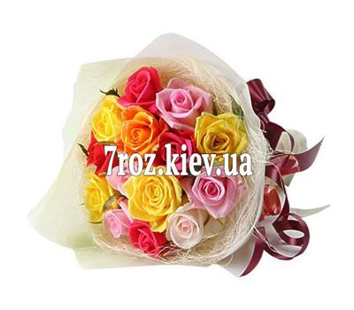 Букет квітів із 15 різнокольорових троянд