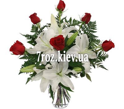 Букет квітів із 6 роз і 1 лілії
