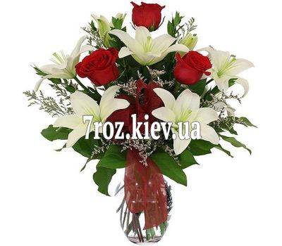Букет квітів із 3 троянд і 2 лілій
