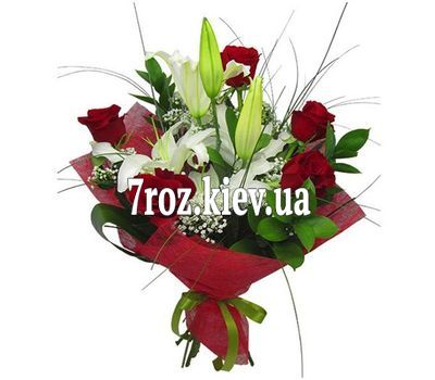 Букет квітів із 4 троянд і 1 лілії