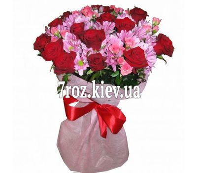 Букет із 20 троянд і 5 хризантем