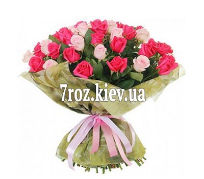 Букет квітів із 31 різнобарвною троянди
