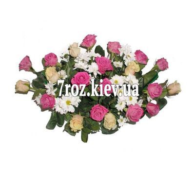 Кошик з 21 троянди і 4 хризантем