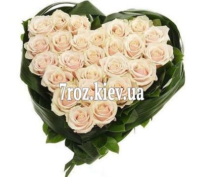 Серце із 25 білих троянд