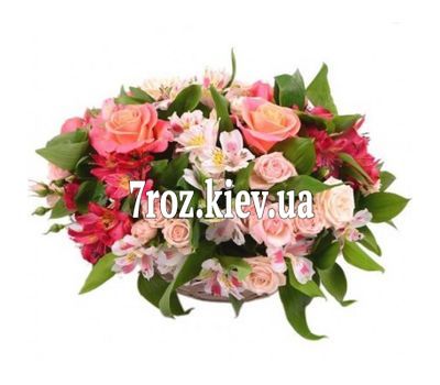 Кошик з 9 троянд і 8 альстромерій
