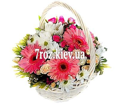 Кошик з 6 роз, 5 хризантем і 3 гербер