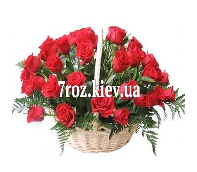 Кошик з 35 червоних троянд