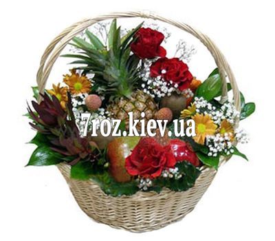Фруктовий кошик з квітами