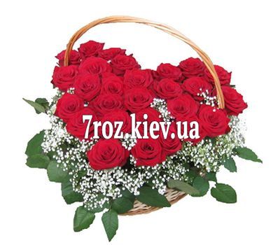 Серце із 27 червоних троянд