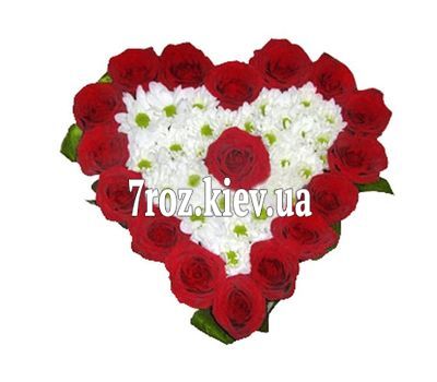 Серце із троянд і хризантем