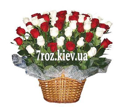 Кошик з 45 троянд