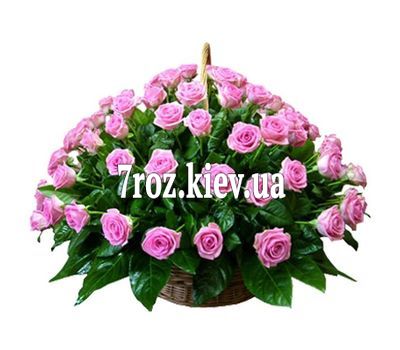 Кошик з 75 рожевих троянд