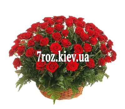 Кошик з 55 червоних троянд